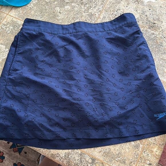 Stylish Skort Collection in Blue, Black, and Floral - Picture 5 of 6